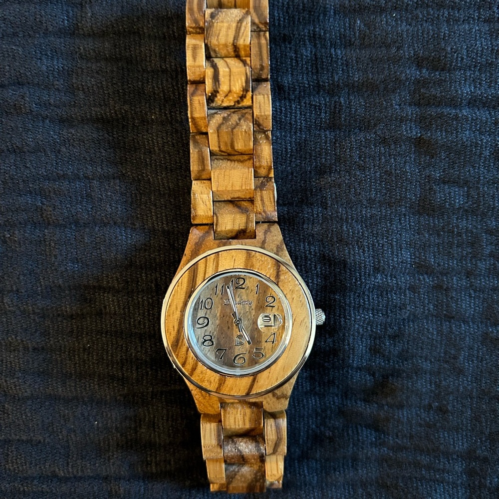 Wood and stainless steel women’s  watch